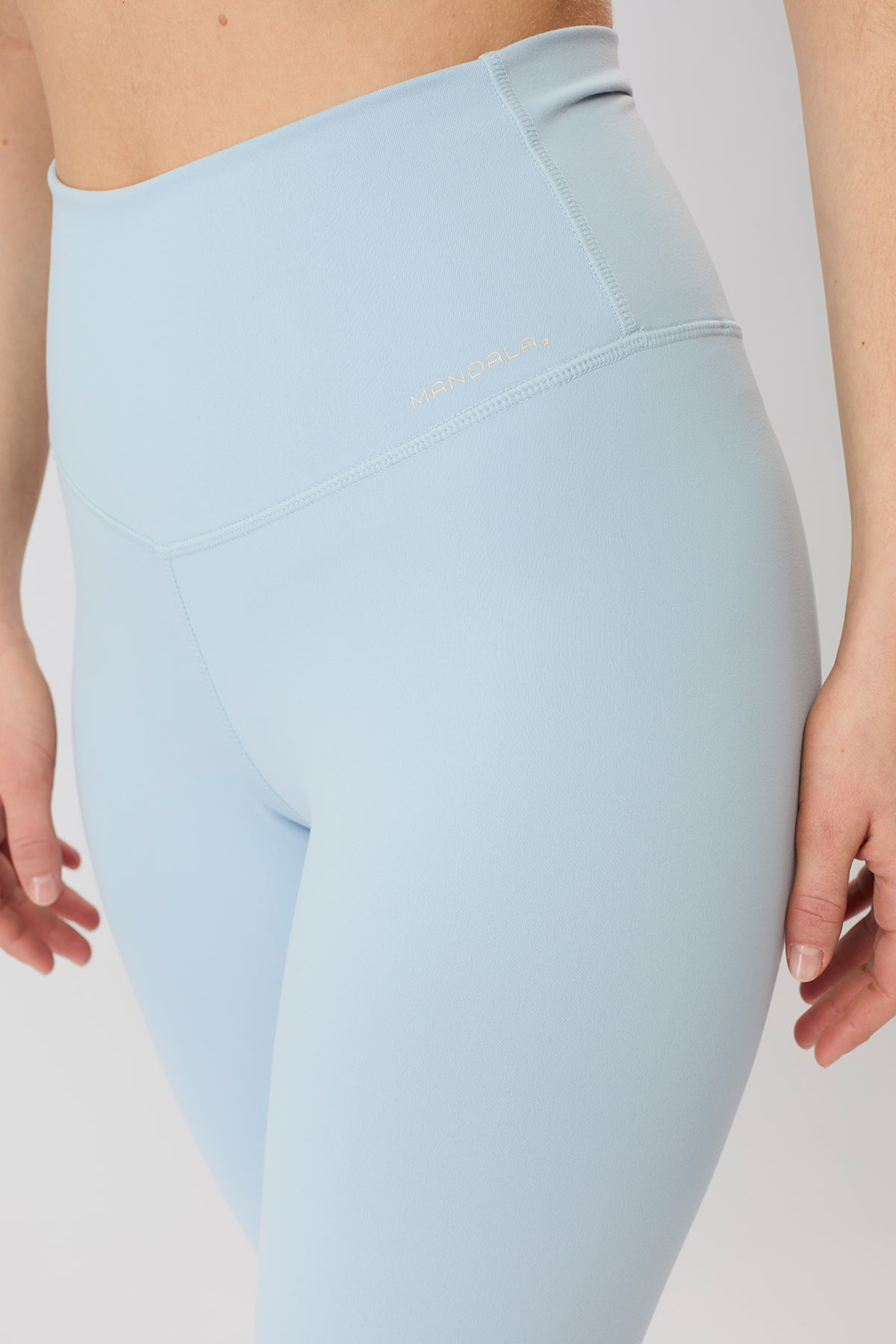 On Point Legging (Foggy Glass)