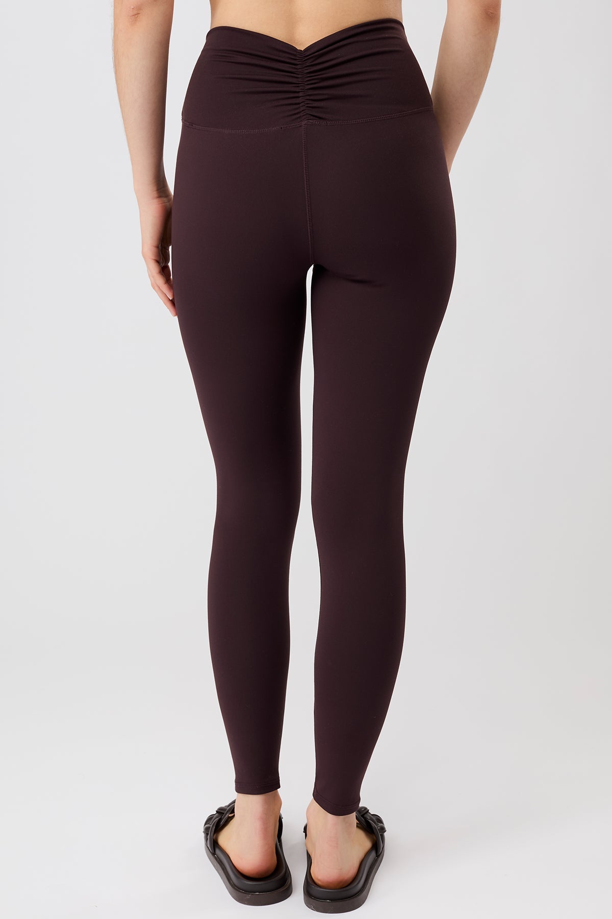 On Point Legging (Ganache)