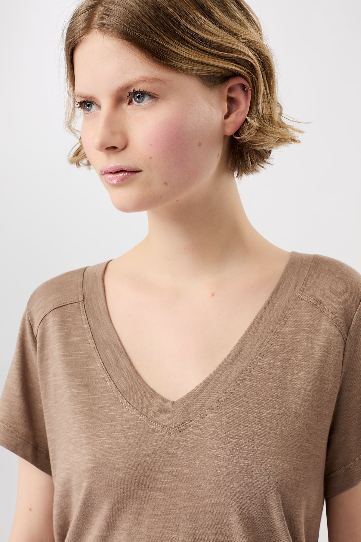 The New V-Neck (Curtado)